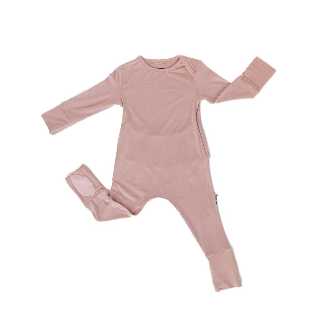 Minimalistisches Design |
Komfortabel, stilvoll, praktisch – für einen entspannten Alltag und ein glückliches Baby.
