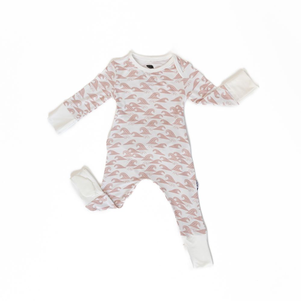 Minimalistisches Design |
Komfortabel, stilvoll, praktisch – für einen entspannten Alltag und ein glückliches Baby.
