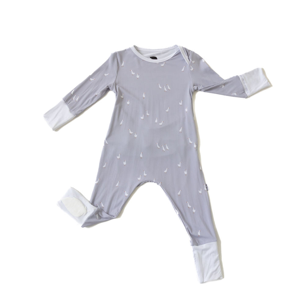 Minimalistisches Design |
Komfortabel, stilvoll, praktisch – für einen entspannten Alltag und ein glückliches Baby.
